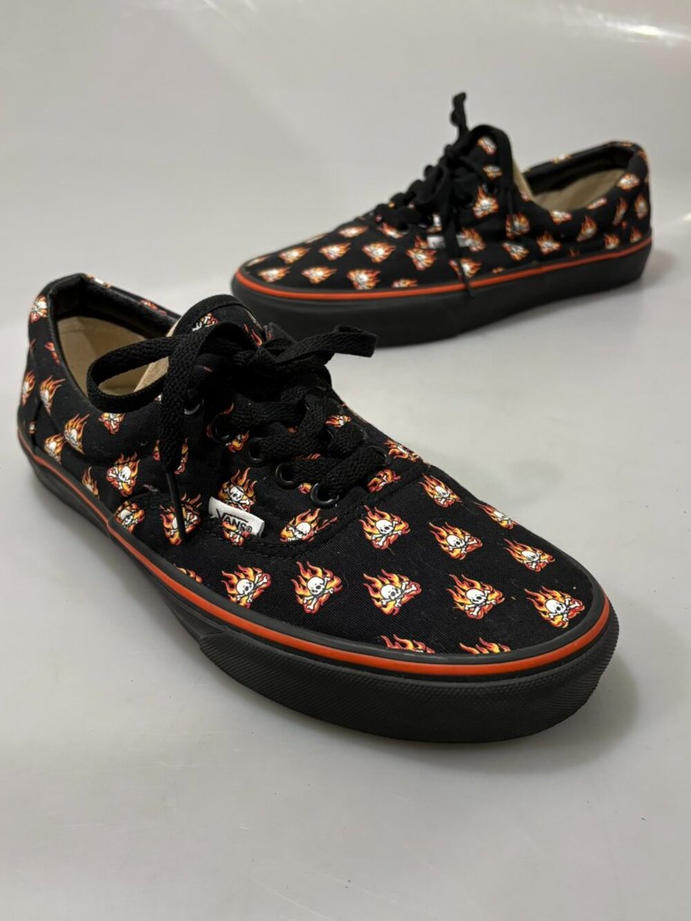 Vans Mens 9 Black Skulls in Flames Canvas Skateboarding Gym Shoes Sneakers